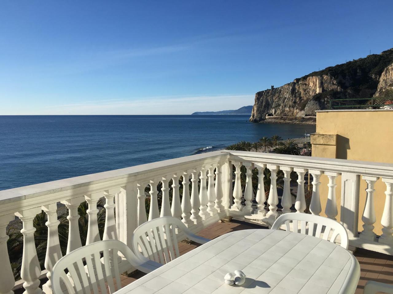 La Villetta Appartamenti Per Vacanze Finale Ligure Exteriör bild